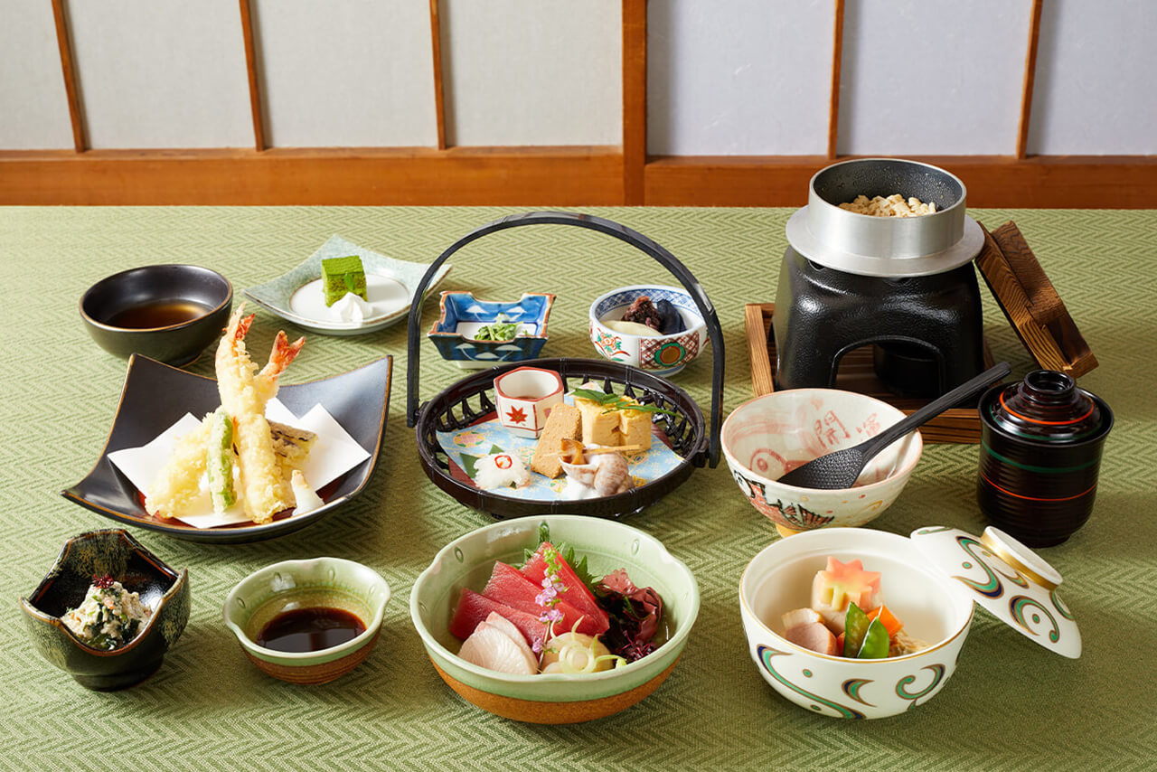 鯛釜会席(大釜) / 5,500円 ・鯛釜会席(小釜) / 5,280円