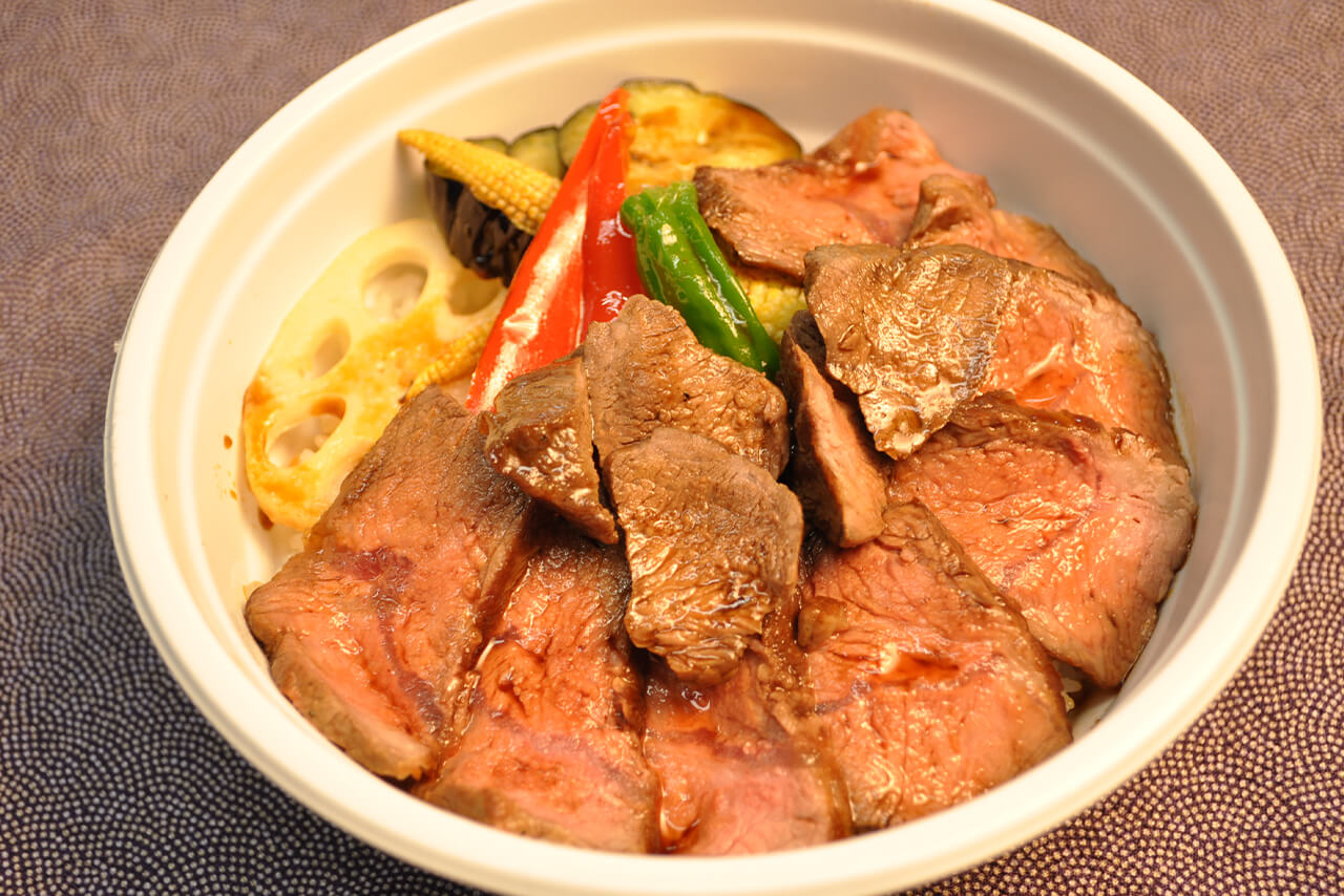 牛ステーキ丼 / 1,300円